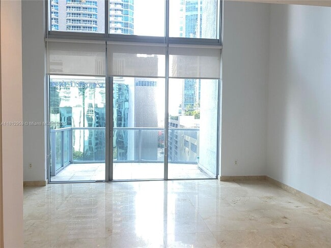 1060 Brickell Ave in Miami, FL - Building Photo - Building Photo