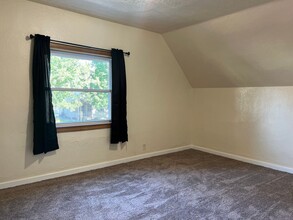 811 S Summit Ave-Unit -Apt. 2 in Sioux Falls, SD - Foto de edificio - Building Photo