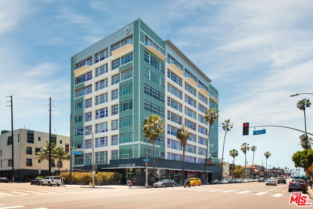 3111 Vía Dolce in Marina Del Rey, CA - Building Photo