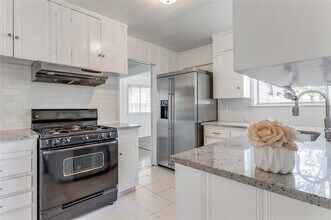 7703 Lovers Ln in Dallas, TX - Building Photo - Building Photo