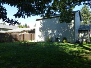 4904 SE Bybee Blvd in Portland, OR - Building Photo - Building Photo