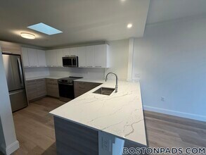 1079 Commonwealth Ave in Boston, MA - Building Photo - Building Photo