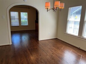 2218 W Main St in Houston, TX - Building Photo - Building Photo