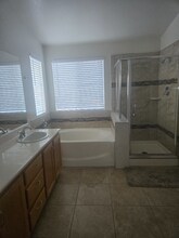 8061 Yellow Daisy Ave in Las Vegas, NV - Foto de edificio - Building Photo