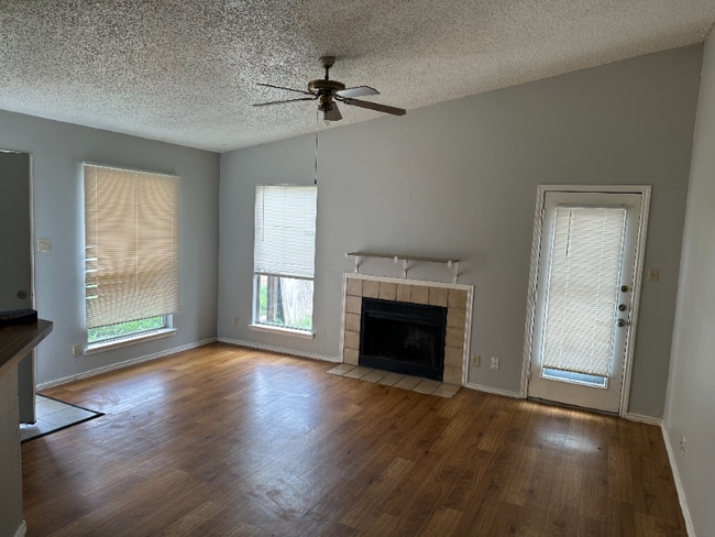 5514 Lochmoor in San Antonio, TX - Building Photo - Building Photo