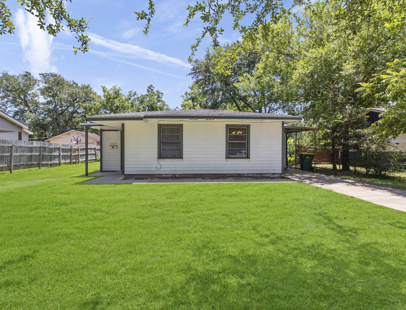 1929 Magnolia Dr in La Marque, TX - Building Photo