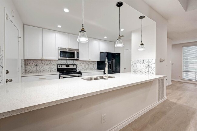 1112 Bering Dr in Houston, TX - Building Photo - Building Photo