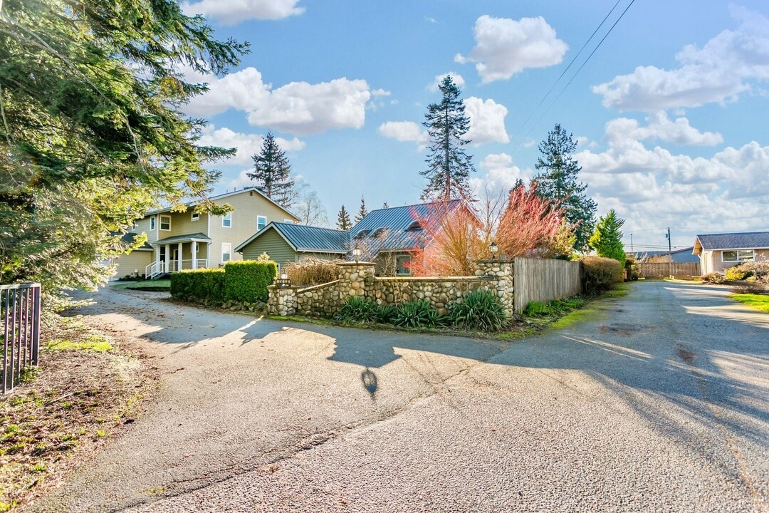 7418 S 10th St in Tacoma, WA - Building Photo