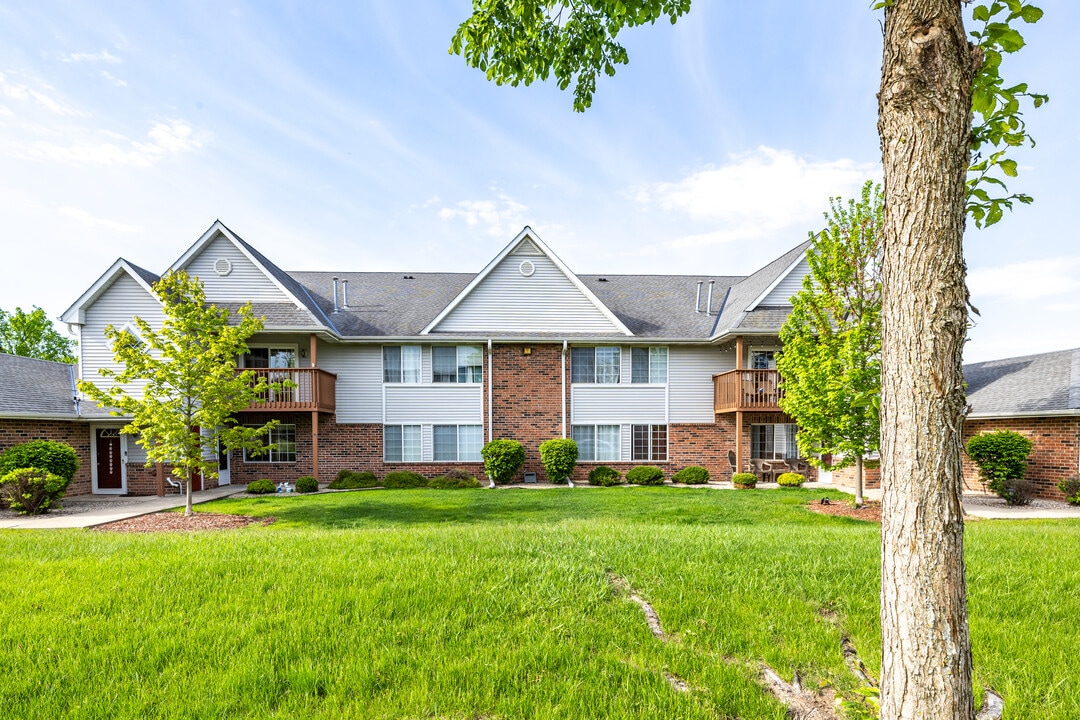 Aspen Court in Oak Creek, WI - Foto de edificio