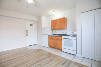 1628 W Morse Ave, Unit #307 in Chicago, IL - Building Photo - Building Photo