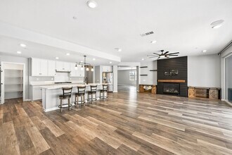 3459 Aspen St in Simi Valley, CA - Foto de edificio - Building Photo