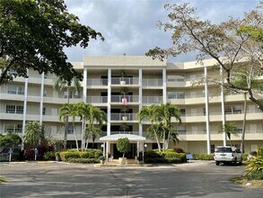 805 Cypress Blvd in Pompano Beach, FL - Building Photo - Building Photo