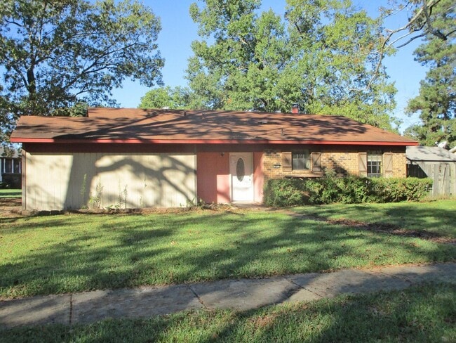 property at 948 N Lakewood Dr