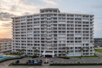 The Breakers Condominium in Galveston, TX - Foto de edificio - Building Photo