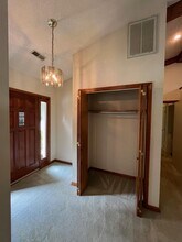 2223 Pinecroft Rd in Greensboro, NC - Foto de edificio - Building Photo