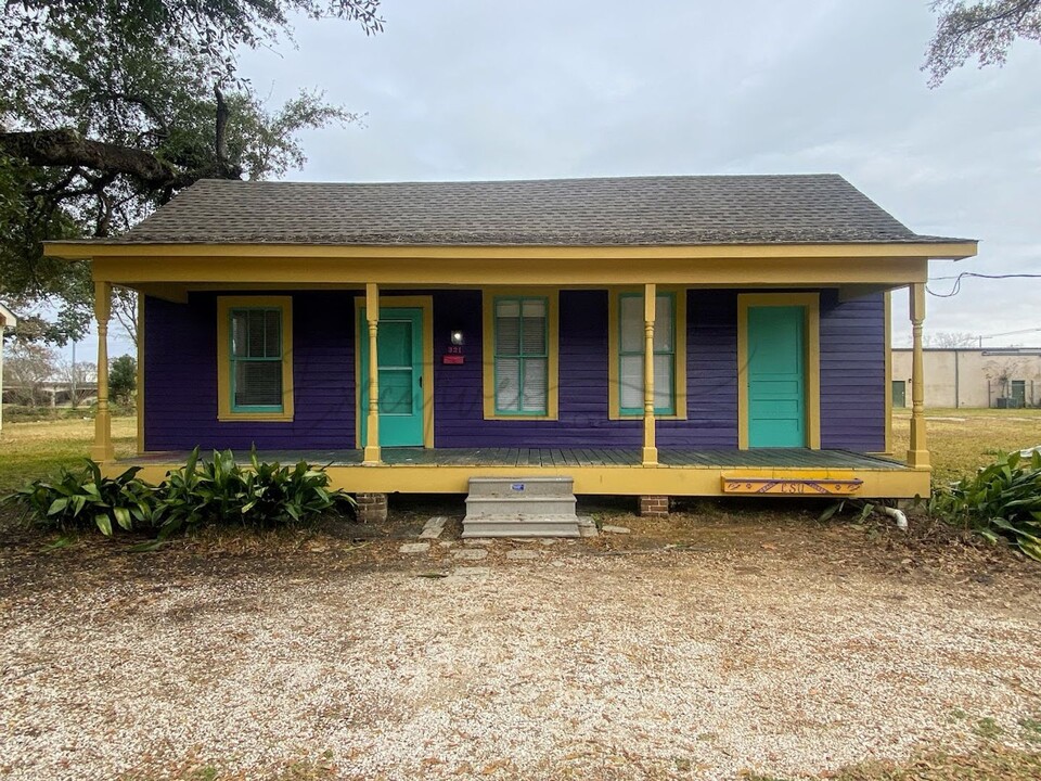 321 Ann St in Lake Charles, LA - Building Photo