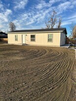 310 N Morrison St in Adams, OR - Building Photo