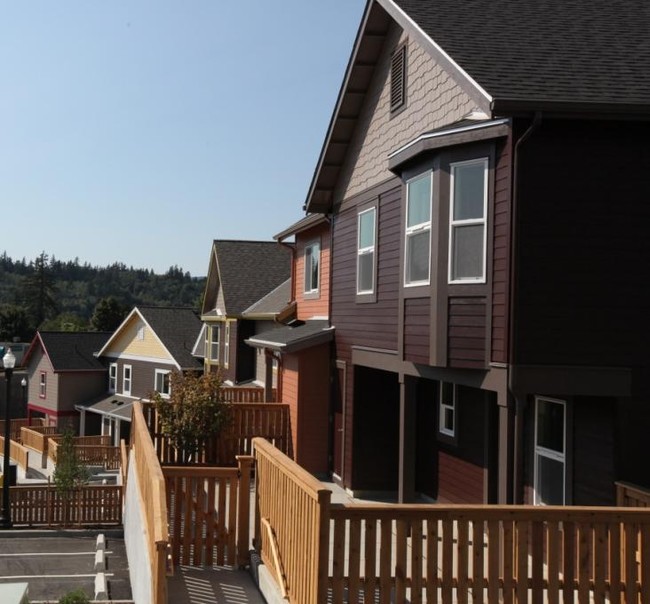 Bay Vista South in Bremerton, WA - Foto de edificio - Building Photo