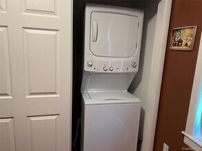 7 W Bank St, Unit 2 in Cold Spring, NY - Foto de edificio - Building Photo