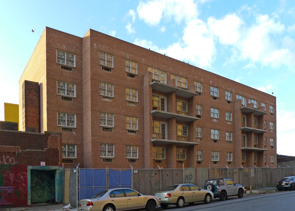 90 Sullivan Pl in Brooklyn, NY - Foto de edificio