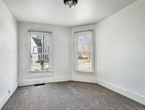 750 Lake Dr SE in Grand Rapids, MI - Building Photo - Building Photo