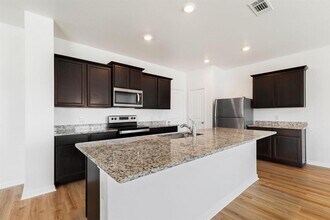 317 Cres Park Dr in Jarrell, TX - Building Photo - Building Photo