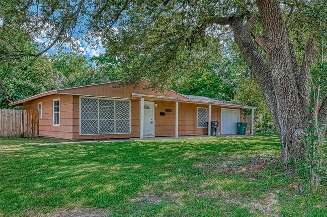 5962 Willow Glen Dr