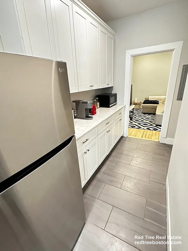 1284 Commonwealth Ave, Unit 3 in Boston, MA - Building Photo - Building Photo
