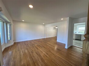 14 Somers Ln in Commack, NY - Building Photo - Building Photo