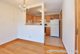 276 Grove St in Newton, MA - Building Photo - Building Photo