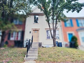 605 Villager Cir in Dundalk, MD - Building Photo