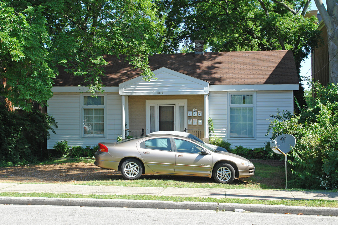 2116 Acklen Ave in Nashville, TN - Foto de edificio