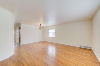 1154 Moorlands Dr in Richmond Heights, MO - Building Photo - Building Photo