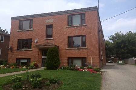 26 Gale Cres in St Catharines, ON - Building Photo