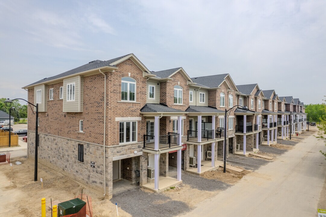 Brantwood Village in Brantford, ON - Building Photo