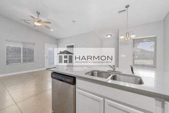 5326 N Hillside St in Wichita, KS - Building Photo - Building Photo