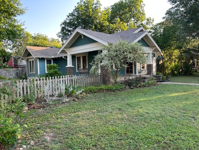 1003 Egan St in Denton, TX - Building Photo - Building Photo