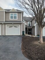 48 Harvest Rd in Lancaster, PA - Building Photo