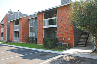 Salem Creek Apartment Homes in San Antonio, TX - Foto de edificio - Building Photo