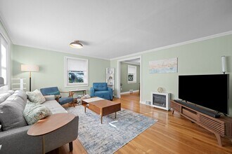 1051 Maple Heights Rd in Pittsburgh, PA - Building Photo - Building Photo