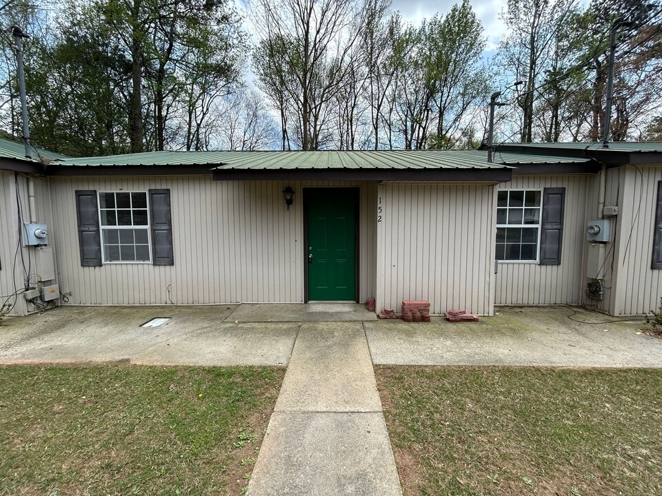 152 Bennett Cir in Carrollton, GA - Building Photo