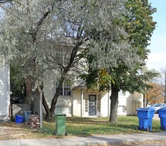 55 Woodbine Cres in Hamilton, ON - Building Photo - Building Photo