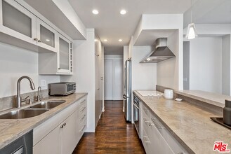 2220 Ave of the Stars in Los Angeles, CA - Building Photo - Building Photo