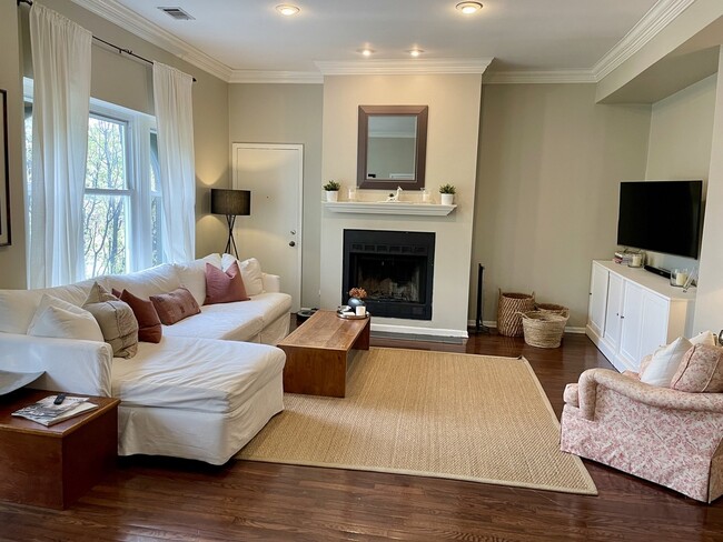 916 W Wisconsin St, Unit #3 in Chicago, IL - Building Photo - Building Photo