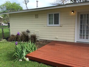 1405 Green Forest Dr in Austin, TX - Foto de edificio - Building Photo