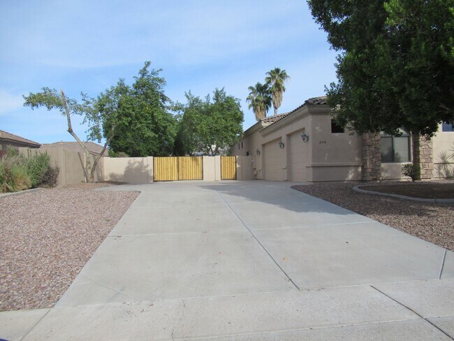 8558 E Halifax Cir in Mesa, AZ - Building Photo - Building Photo