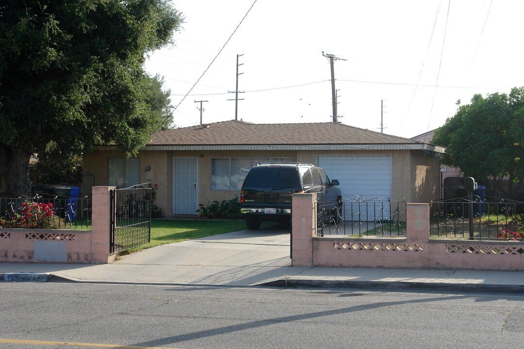 504-506 N 12th St in Santa Paula, CA - Building Photo