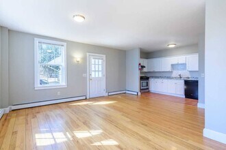 11 Middle St, Unit 1 in Hadley, MA - Building Photo - Building Photo