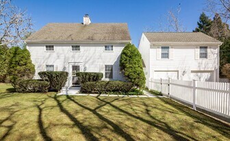 57 Osborne Ln in East Hampton, NY - Building Photo