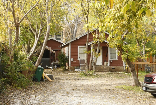 2001 Melridge Pl in Austin, TX - Foto de edificio - Building Photo